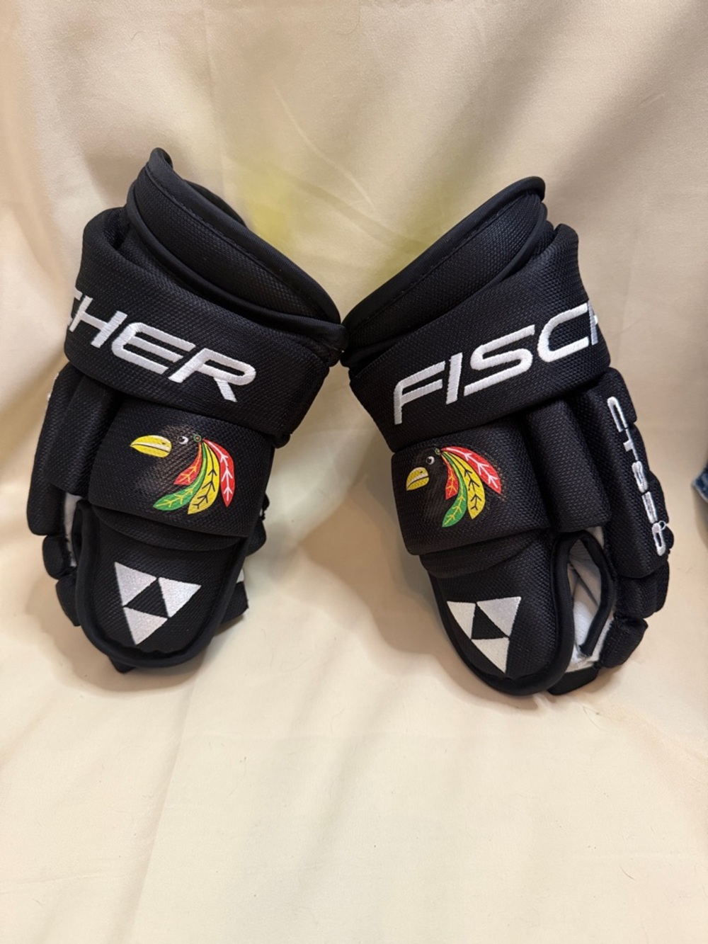 Fischer Men’s Black Hockey Gloves with Team Feather Logo